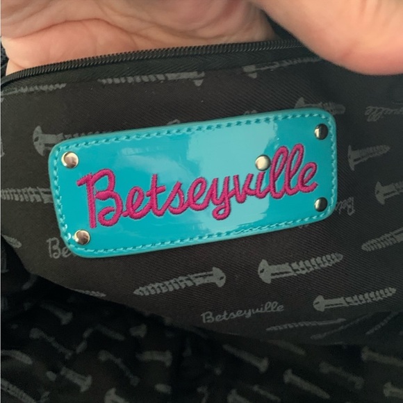 Betsey Johnson Tote - Picture 7 of 9